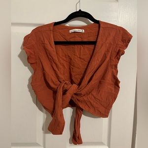 Abercrombie & Fitch burnt orange / rust tie crop top size M / Medium